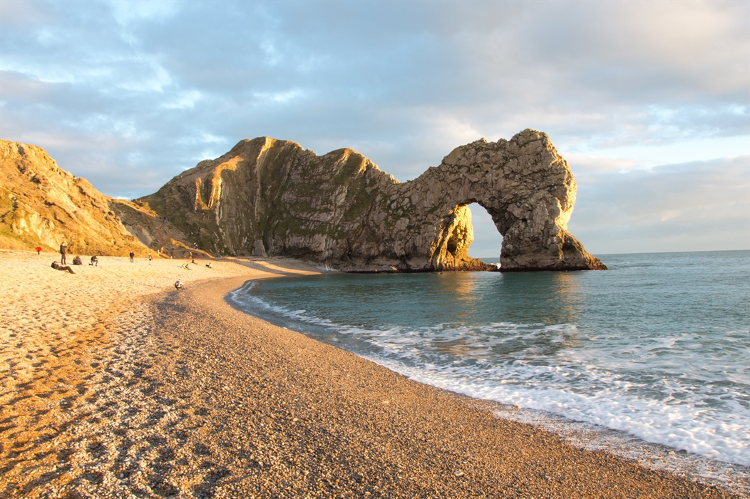 is durdle door beach dog friendly